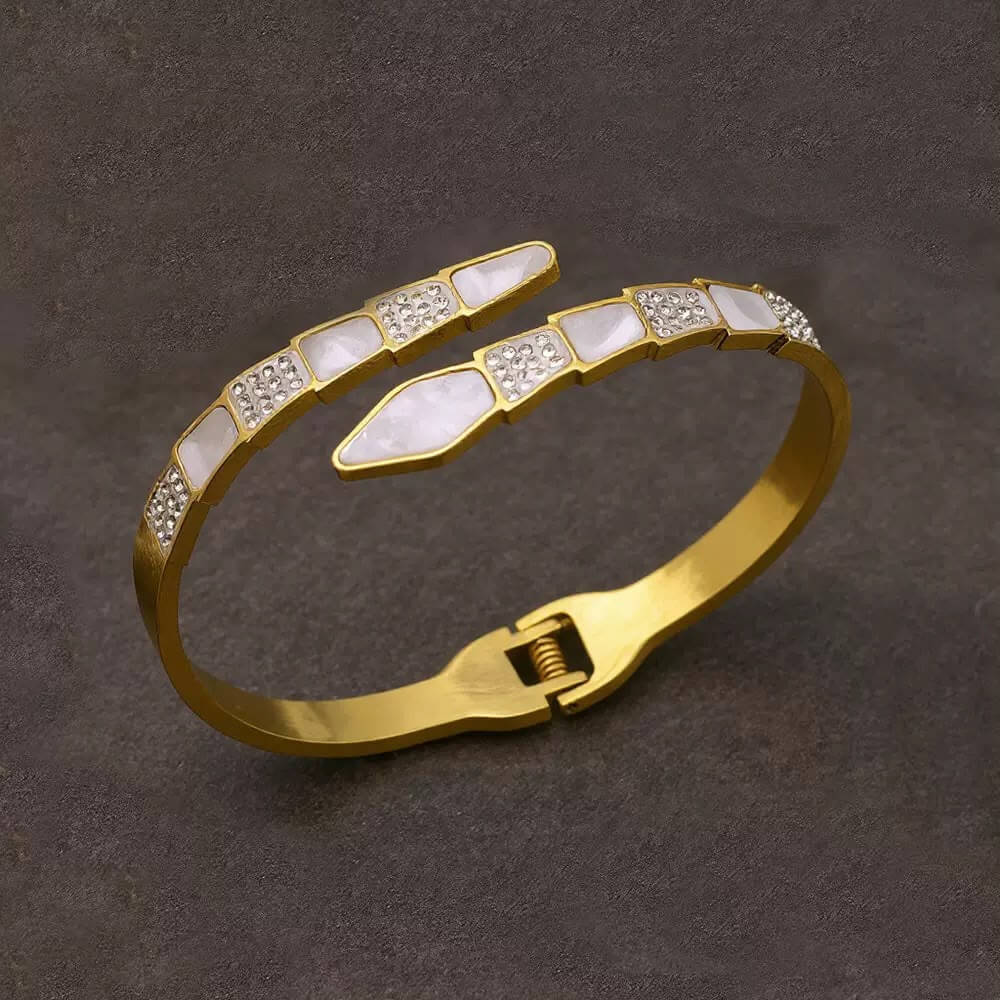 Diamond Cut Hand Harness