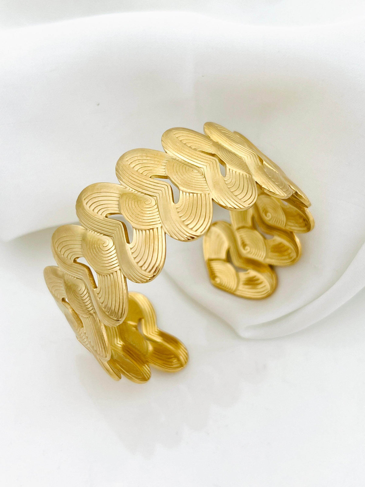 Twisted Gold Hand Chain