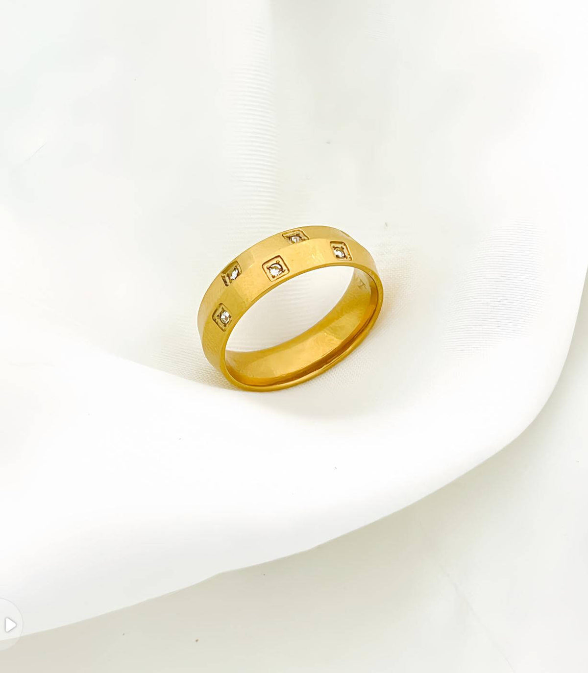 Rose Gold Twisted Band Ring